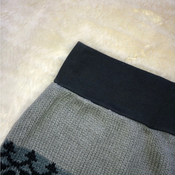 Knitted Mini Skirt - Picture 4 of 5